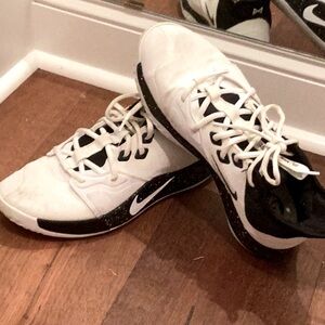 Paul George Baskteball Shoes, Size 9, Black and White